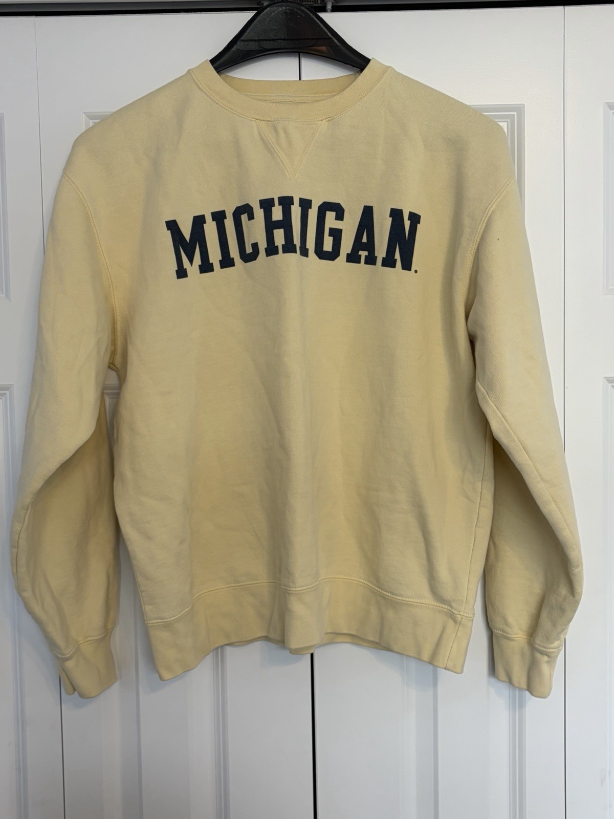Gear For Sports Michigan Wolverines Crewneck Men’s Large Yellow Spell-Out