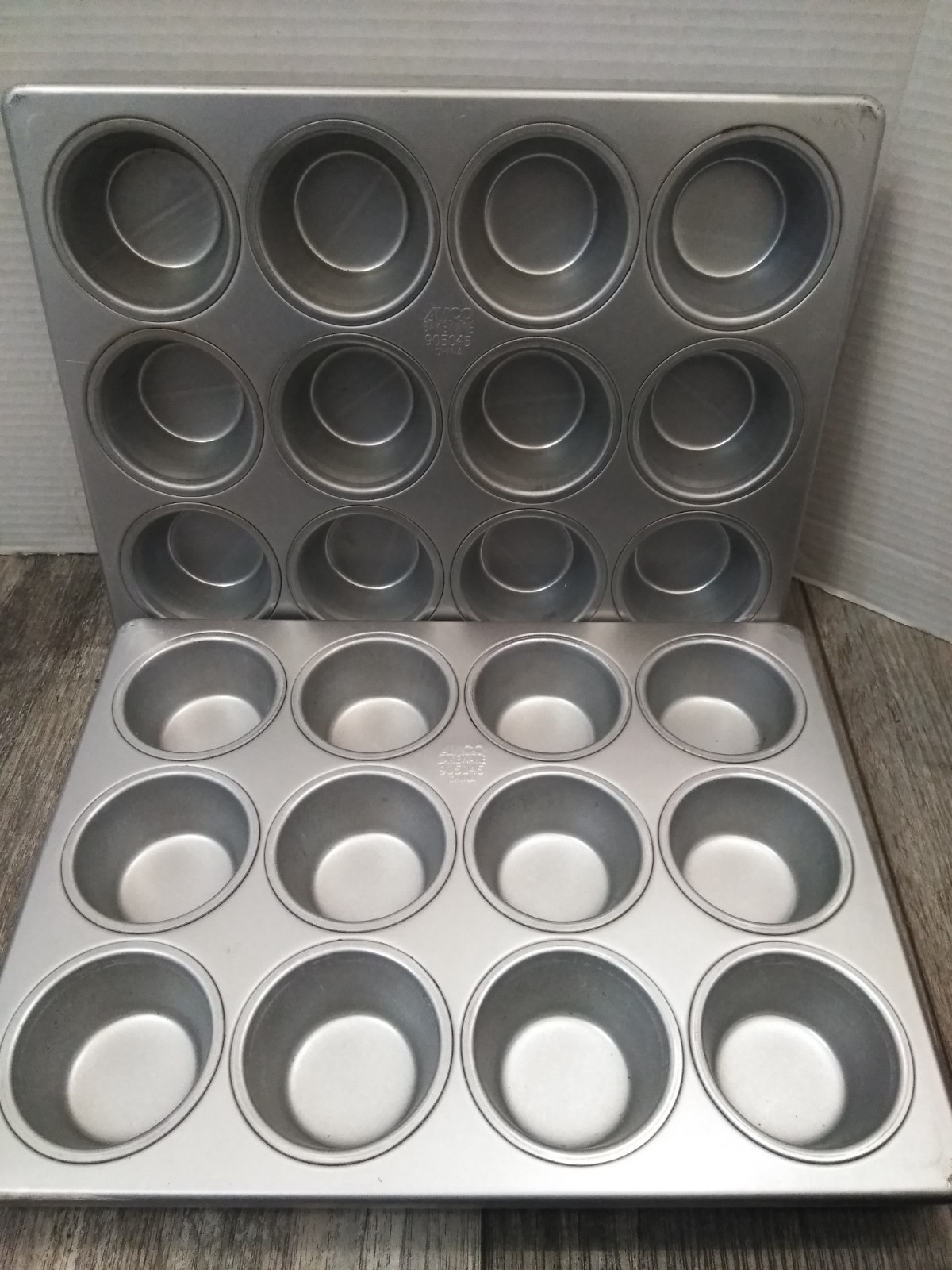 AMCO BAKEWARE 905045 - 12 Cup N. Stick Aluminized Steel Muffin / Cupcake Pan 2PK