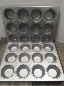 AMCO BAKEWARE 905045 - 12 Cup N. Stick Aluminized Steel Muffin / Cupcake Pan 2PK