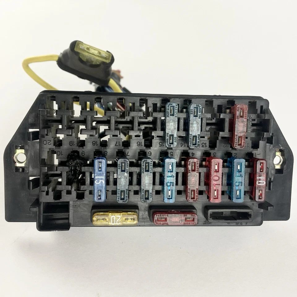 Dodge RAM D50 1988 caja de panel de fusibles interior + cables OEM Mitsubishi Foto 2 de 4