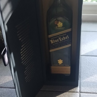 Johnnie Walker Blue Label Blended Scotch Whisky Liquor Bottle w/ Box