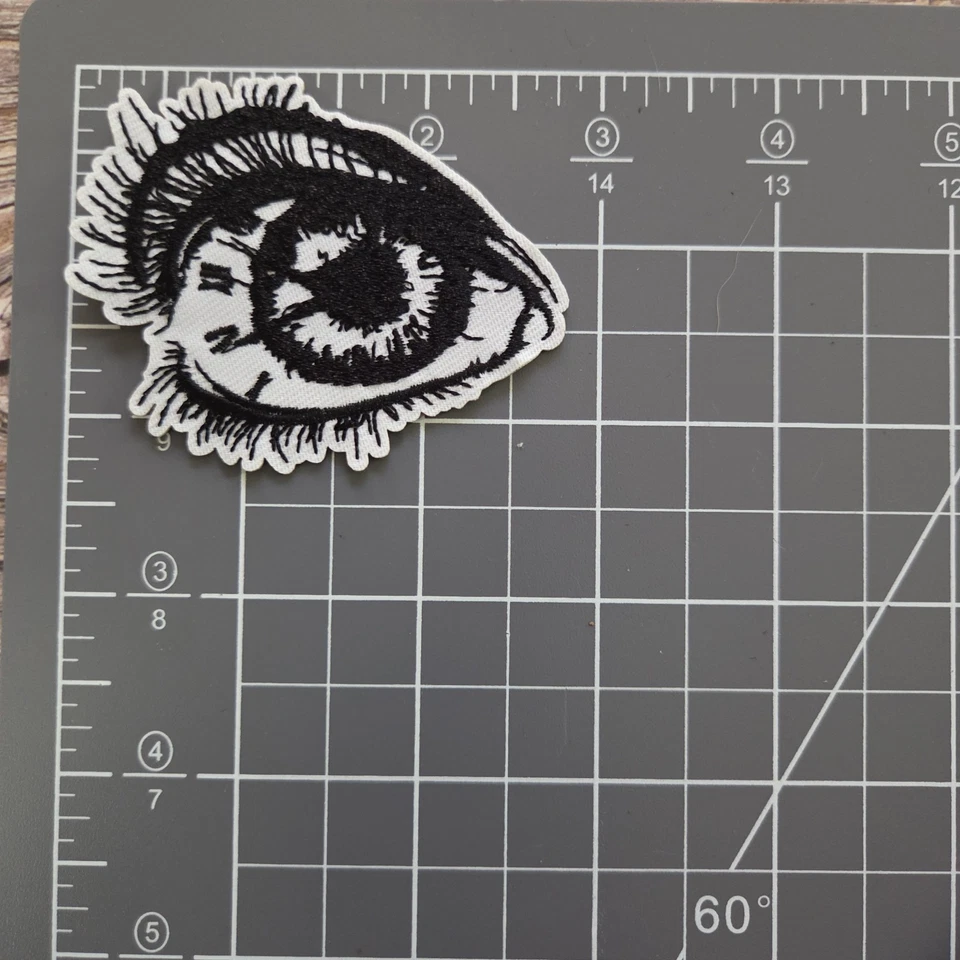 Reloj Ojo El Tiempo Vuela Ante Tus Ojos Emo Gótico Avant-garde Grunge Hierro En Parche Foto 2 de 2