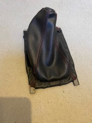 JDM 98 Spec Integra Type R DC2 schwarz mit rotem Stichgetriebe Surround Gator