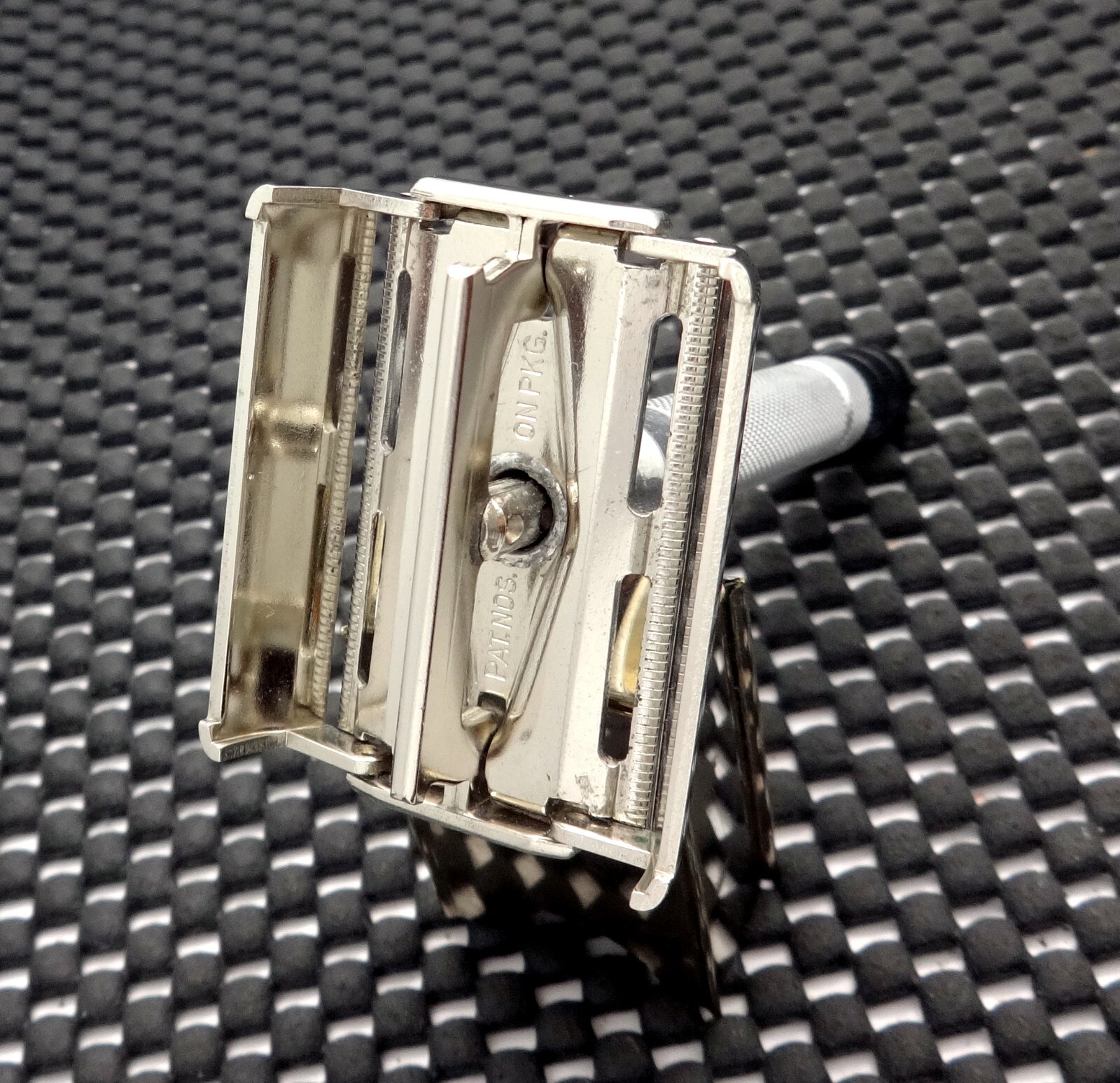 Vintage 1952 Gillette Black Tip Super Speed DE Safety Razor X1 Clean!