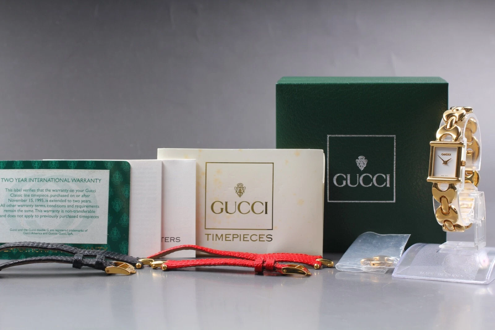 Montre femme vintage avec boite papier change ceinture GUCCI 1800L quartz doré JAPON