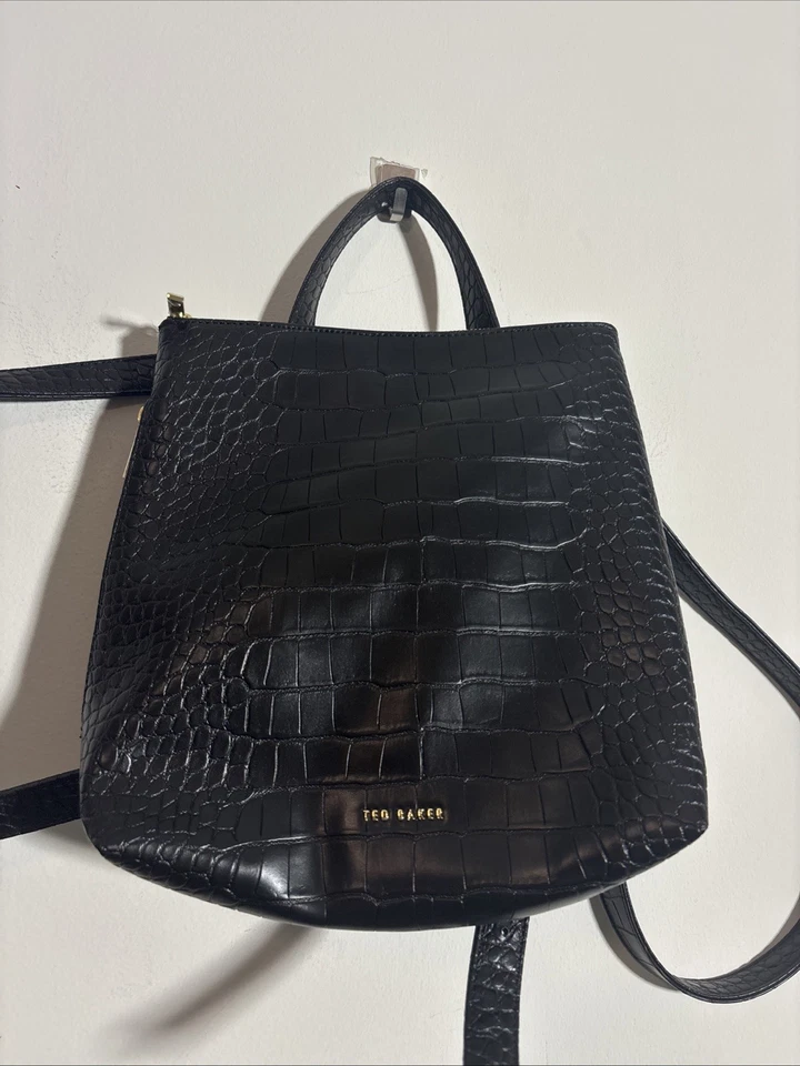 USADA EN EXCELENTE ESTADO MUJER TED BAKER LONDRES MOCHILA MONEDERO LLEVAR COCODRILO NEGRO POLI CORREAS UE Foto 2 de 4