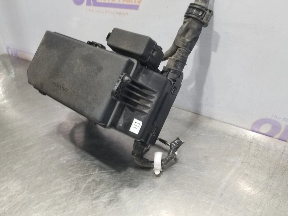 Toyota 4 Runner SR5 2017 17 caja de fusibles motor 4,0 L 8266235B60 Foto 4 de 4