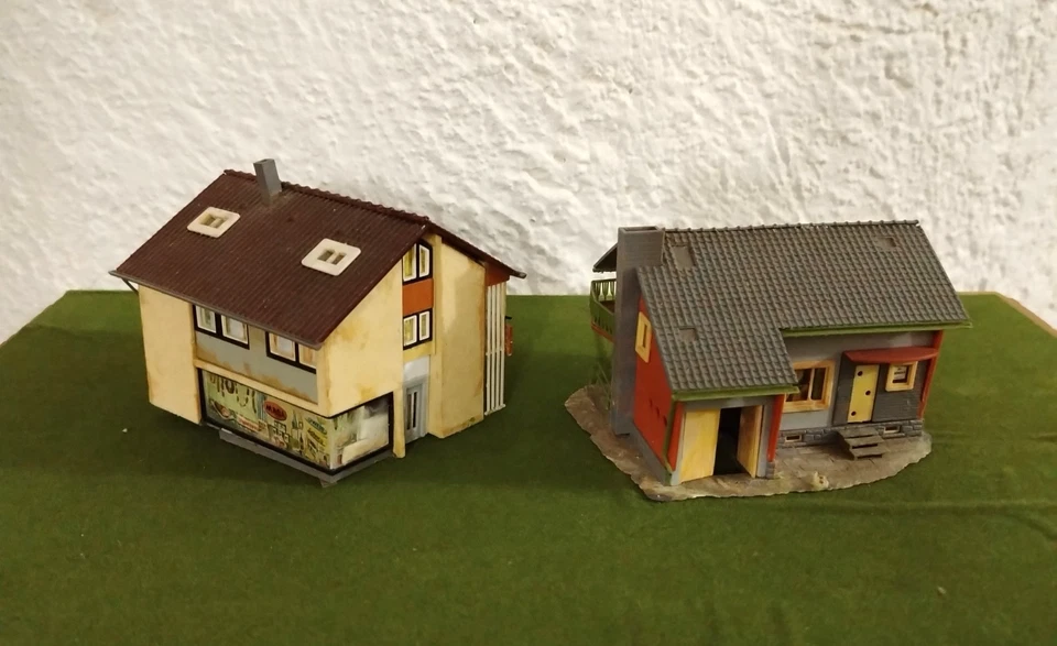 LOTTO 7 EDIFICI SCALA HO PLASTICO FERROVIARIO DIORAMA - Immagine 2 di 4