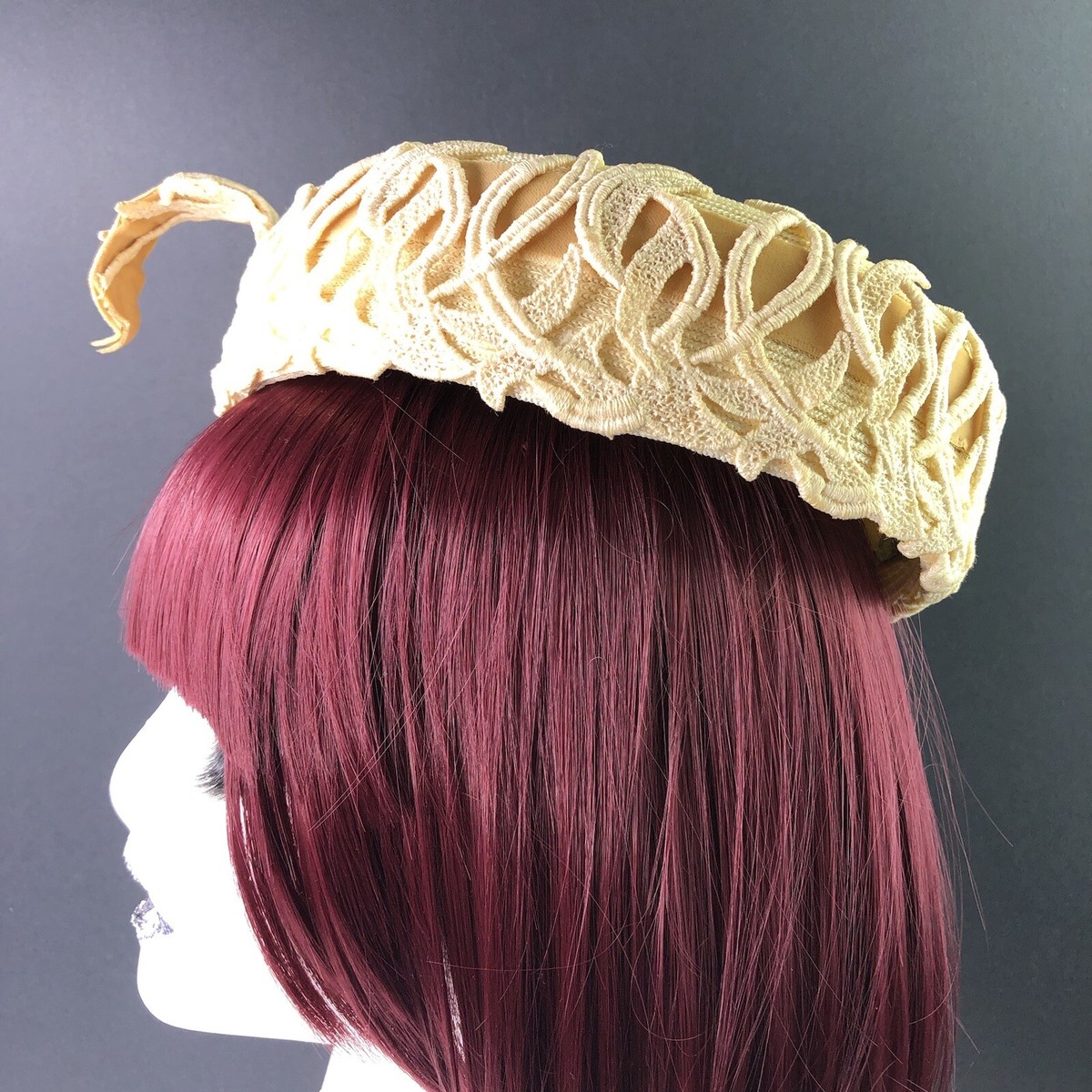 Vintage Evelynvaron 1950s Women Lace Pillbox Hat Ivory Cap  display picture 3