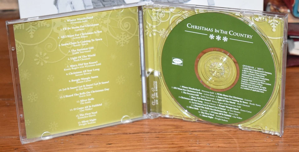 CHRISTMAS IN THE COUNTRY 2009 CD Wynonna Judd, LeAnn Rimes, Randy Travis & More - Image 3 of 3