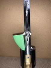Entonnoir Vert Clair pour revolver à poudre noire: colt, remington,ROA etc....