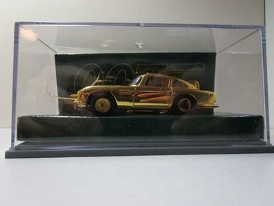 Corgi Toy James Bond Aston Martin DB5 04202 Gold Plated Gold Finger 35th issue