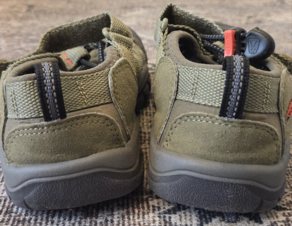 Туристические водонепроницаемые сандалии Keen Big Kids оливково-зеленые Newport H-2 размер 1 - Изображение 3 из 4