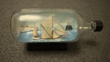 Vintage handgefertigtes Schiff in der Flasche Volkskunst bauchig rund Flasche blau