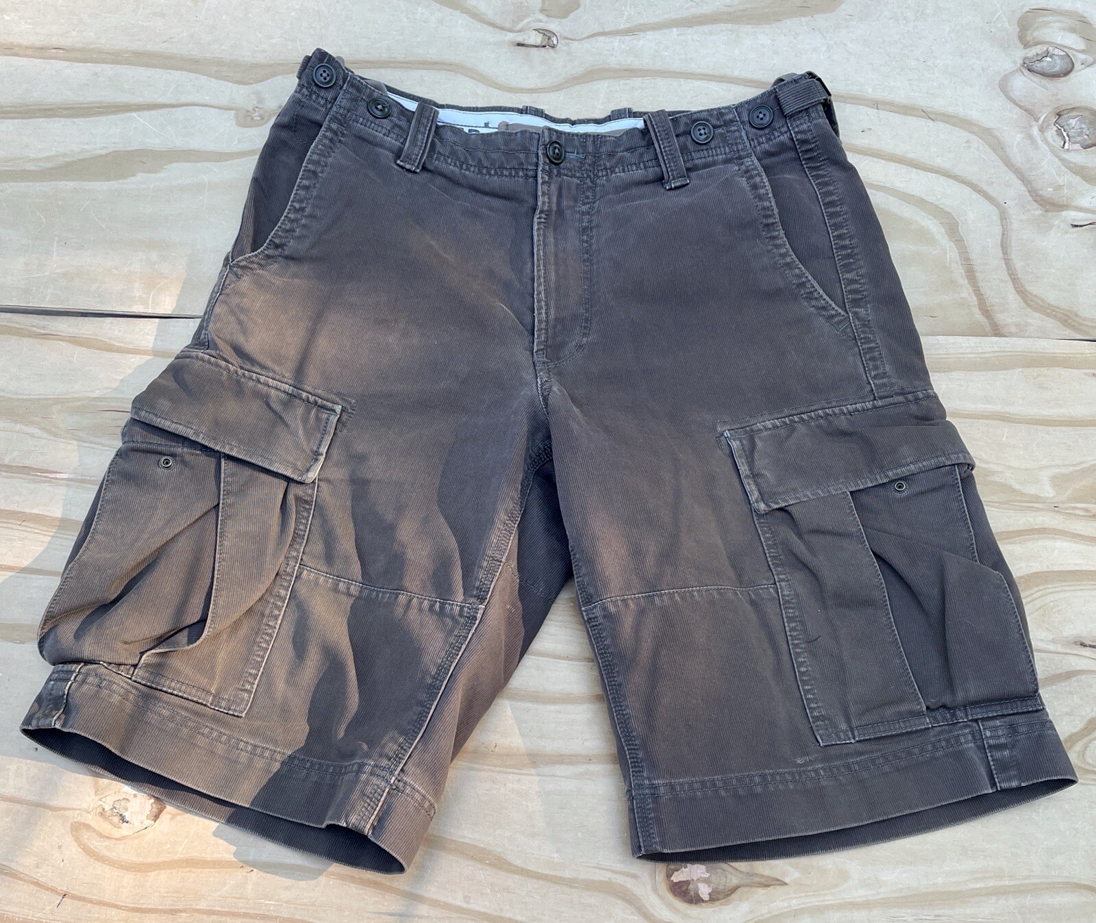 GAP" Military Cargo Shorts w/ Drawstring Waist & Cuff… Gem