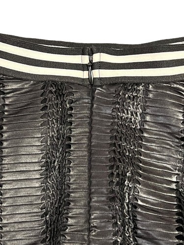 Minifalda BCBGeneration Talla 0 Negra Brillo Corte Láser Ojales Cremallera Trasera Nueva con Etiquetas - Imagen 4 de 10