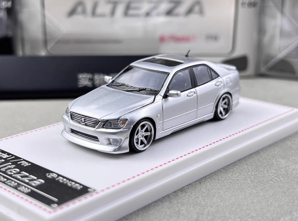 FH 1:64 Silver Altezza RS200 SXE10 Sedan Sports Model FH 1:64 Silver Altezza RS200 SXE10 Sedan Sports Model