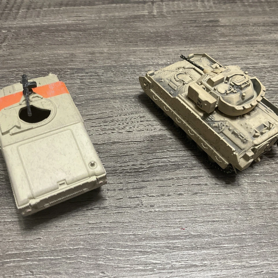 Corgi Set of 2 Desert Storm Hunvee & a Bradley Tank - Image 4 of 4