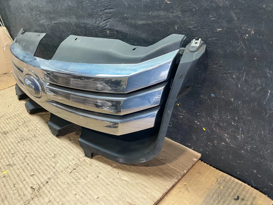 Parrilla Ford Fusion 2006-2009 con emblema superior OEM S5774 DG Foto 2 de 4