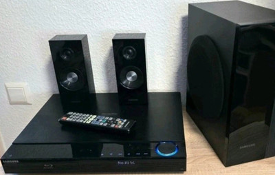 Samsung HT-C5200 2.1 Blu-ray Heimkino-System mit Fernbedienung und HDMI, schwarz