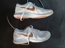 Nike Sneaker weiß mit Metallic-Akzenten, Gr�...