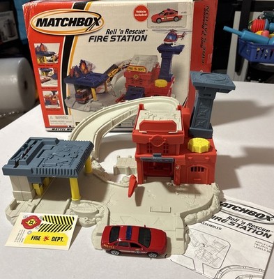 Matchbox Roll N Rescue Fire Station  2001 Vintage Complete (ts)