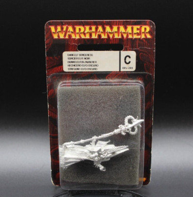 Warhammer Fantasy - Dark Elf Sorceress 85-38  Games Workshop Ltd, 2004 NEU/OVP