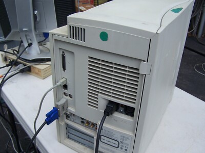 Power Macintosh G3 Model M4405 266MHZ, 4GB HD, 64MB RAM, Zip, 1.44