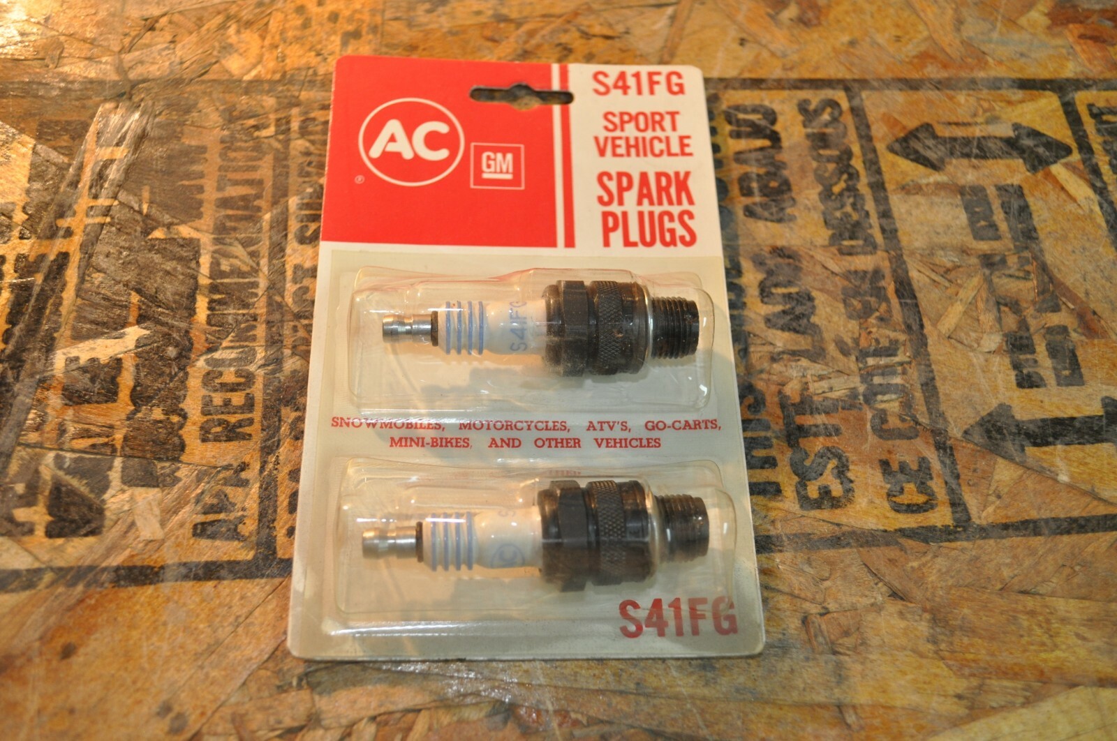 PACK OF 2 VINTAGE AC DELCO S41FG SPORT VEHICLE SPARK PLUGS NOS FREE SHIPPING