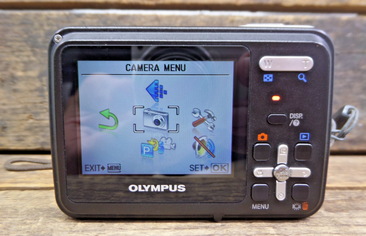 OLYMPUS Waterproof Digital Camera Red X-560WP & xD Picture Memory
