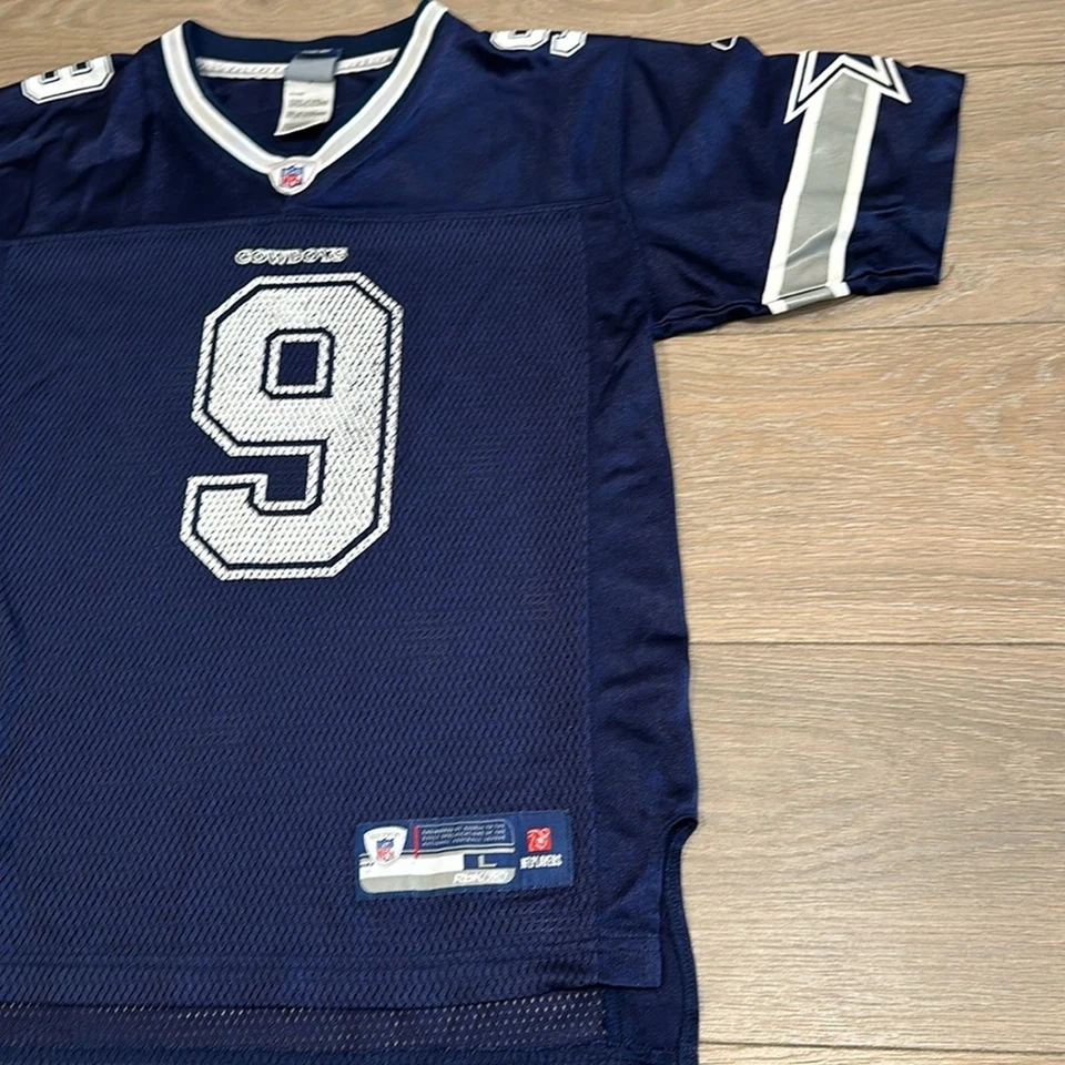 Camiseta deportiva REEBOK NFL azul de los Dallas Cowboys cuello en V Romo #9 para niños talla grande Foto 4 de 4