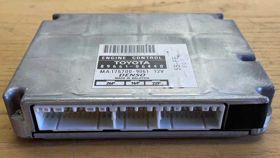 1994-2002 SXV20 Toyota Camry 2.2 5S-FE Engine Control Unit ECU 89661-06440 - Image 2 of 3