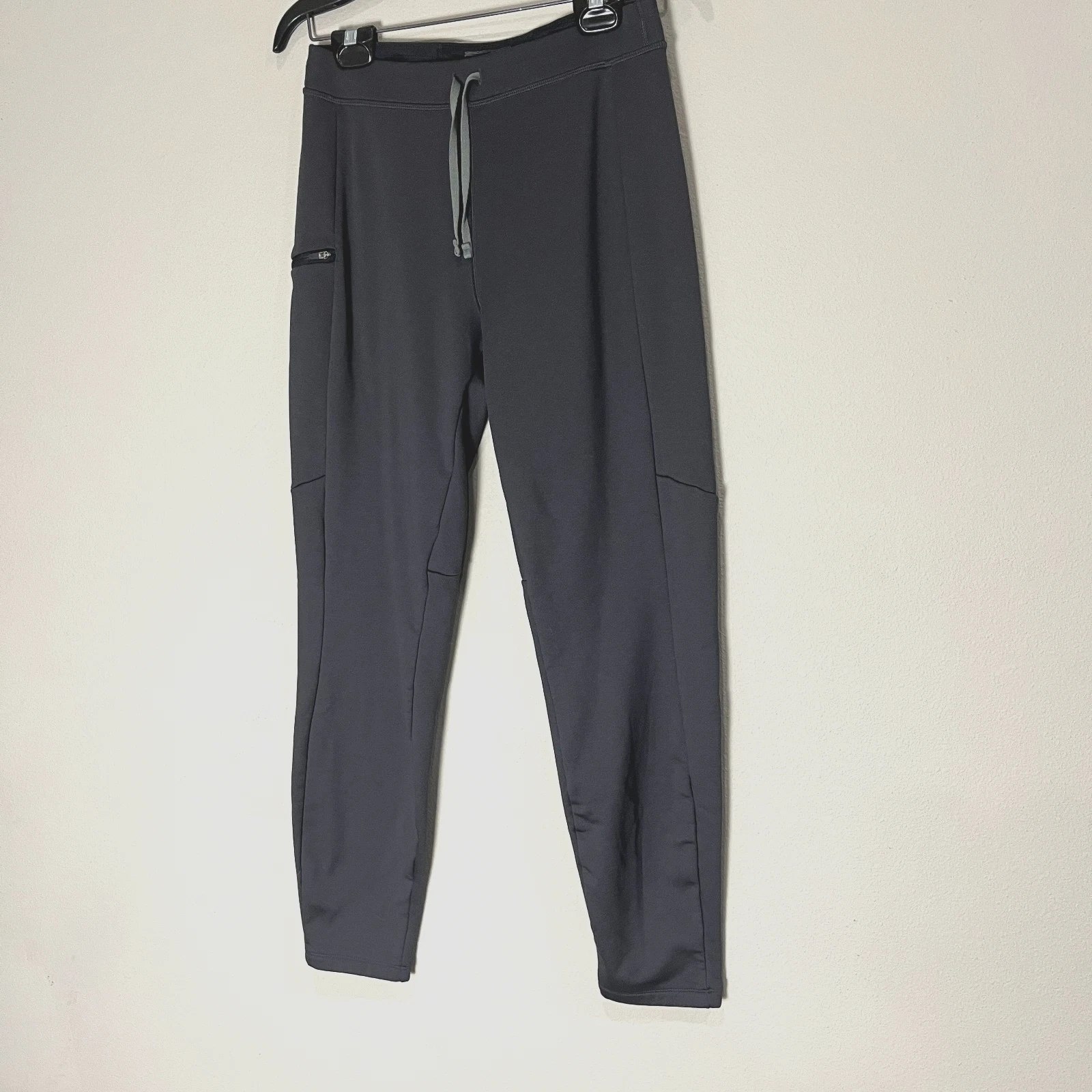 Patagonia Pants Fleece Lined Black Base Layer USA Warm Outdoors Women Size small
Opens in a new wind