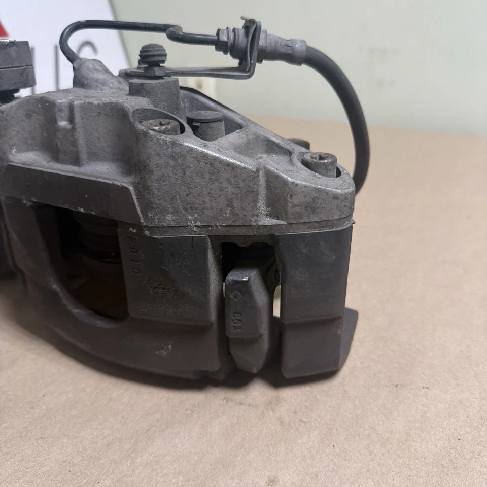 Pinças de freio dianteiras esquerda e direita Volkswagen Golf R Mk6 2012-2013 VW fabricante de equipamento original - Imagem 3 de 4