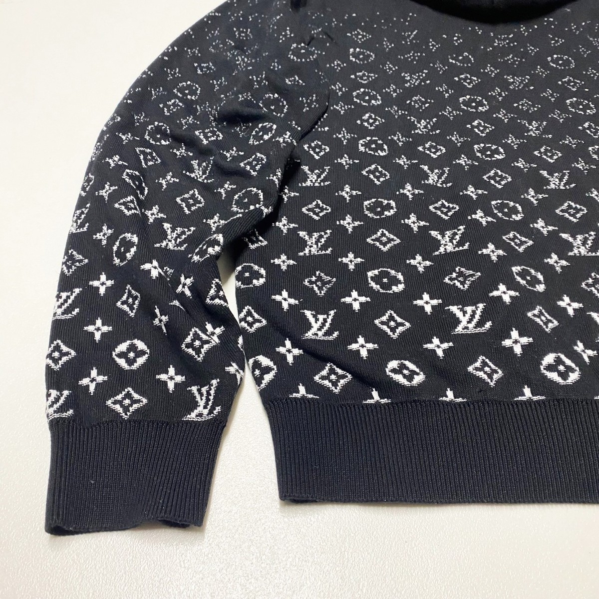 LOUIS VUITTON LV SIZE M MEDIUM MENS HOODED SWEATSHIRT KNITTED