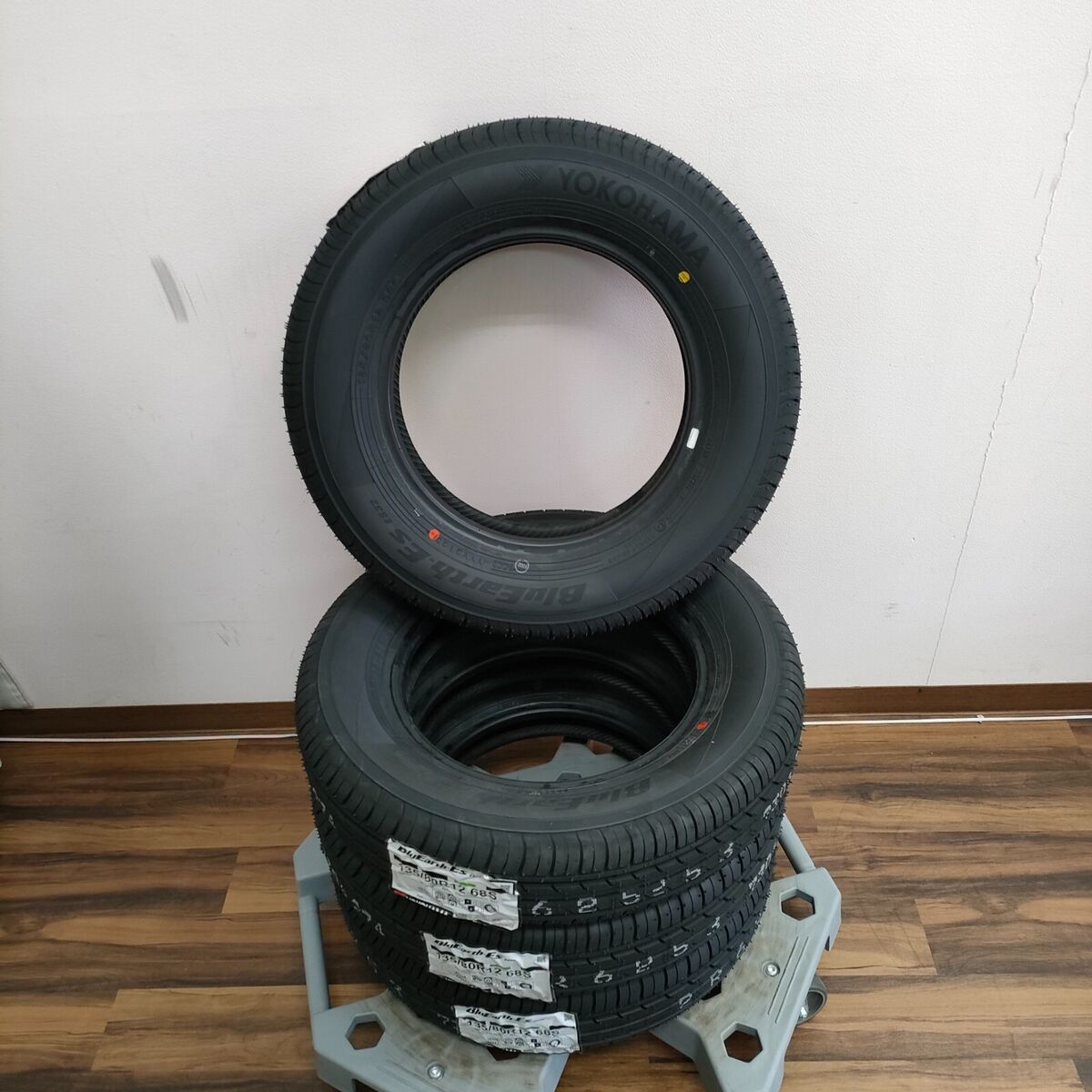 YOKOHAMA BluEarth-ES ES32 135/80R12 68S Set of 4 Tire Kei YOKOHAMA BluEarth-ES ES32 135/80R12 68S Set of 4 Tire Kei