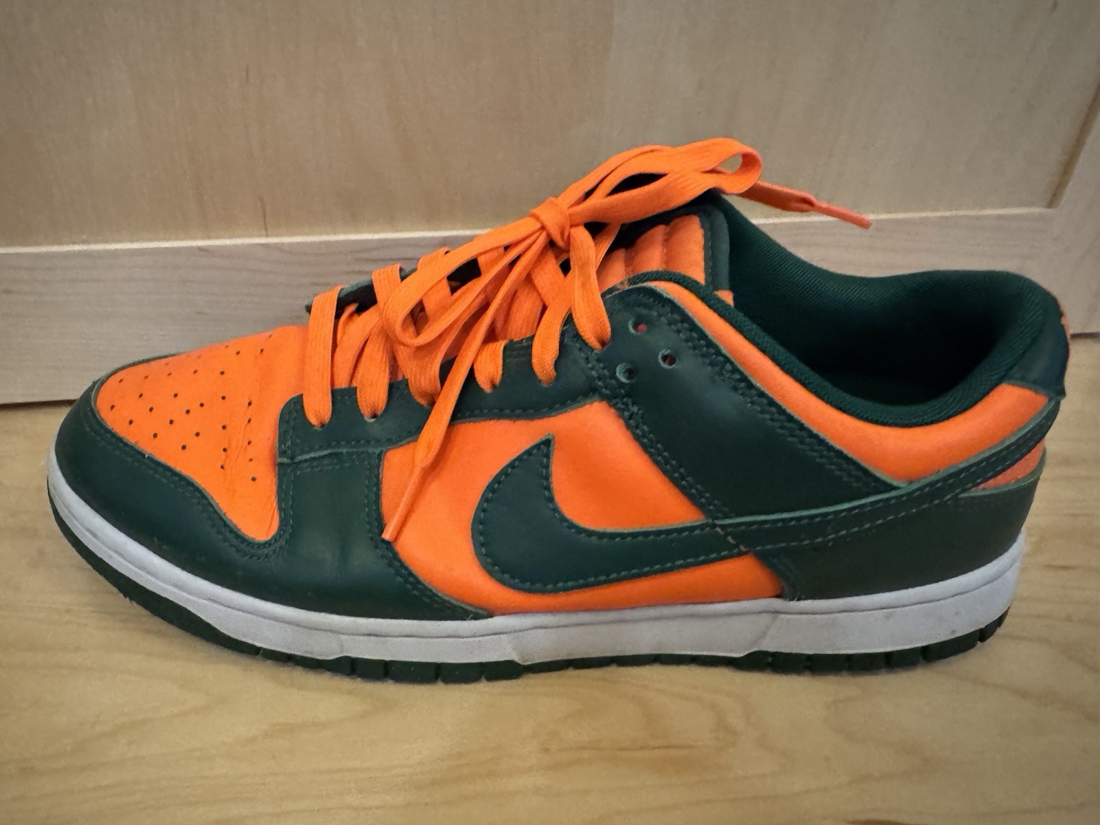 SIZE 10 US NIKE DUNK LOW MIAMI HURRICANES DD1391-300  (G127744-1 (NO) BY-74) thumbnail 4