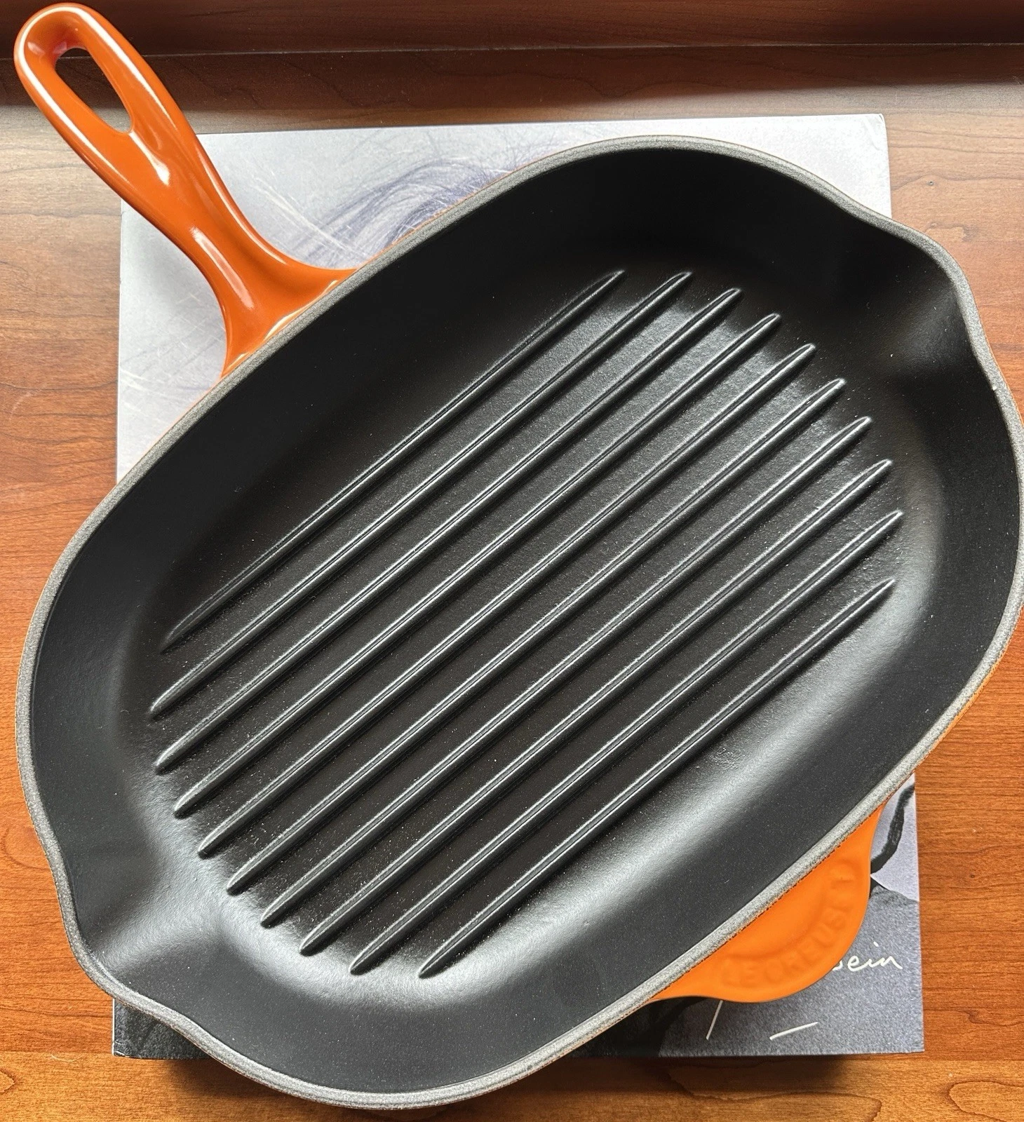 Le Creuset #32 Signature Enameled Cast Iron Oval Grill Pan Flame New In Box $225