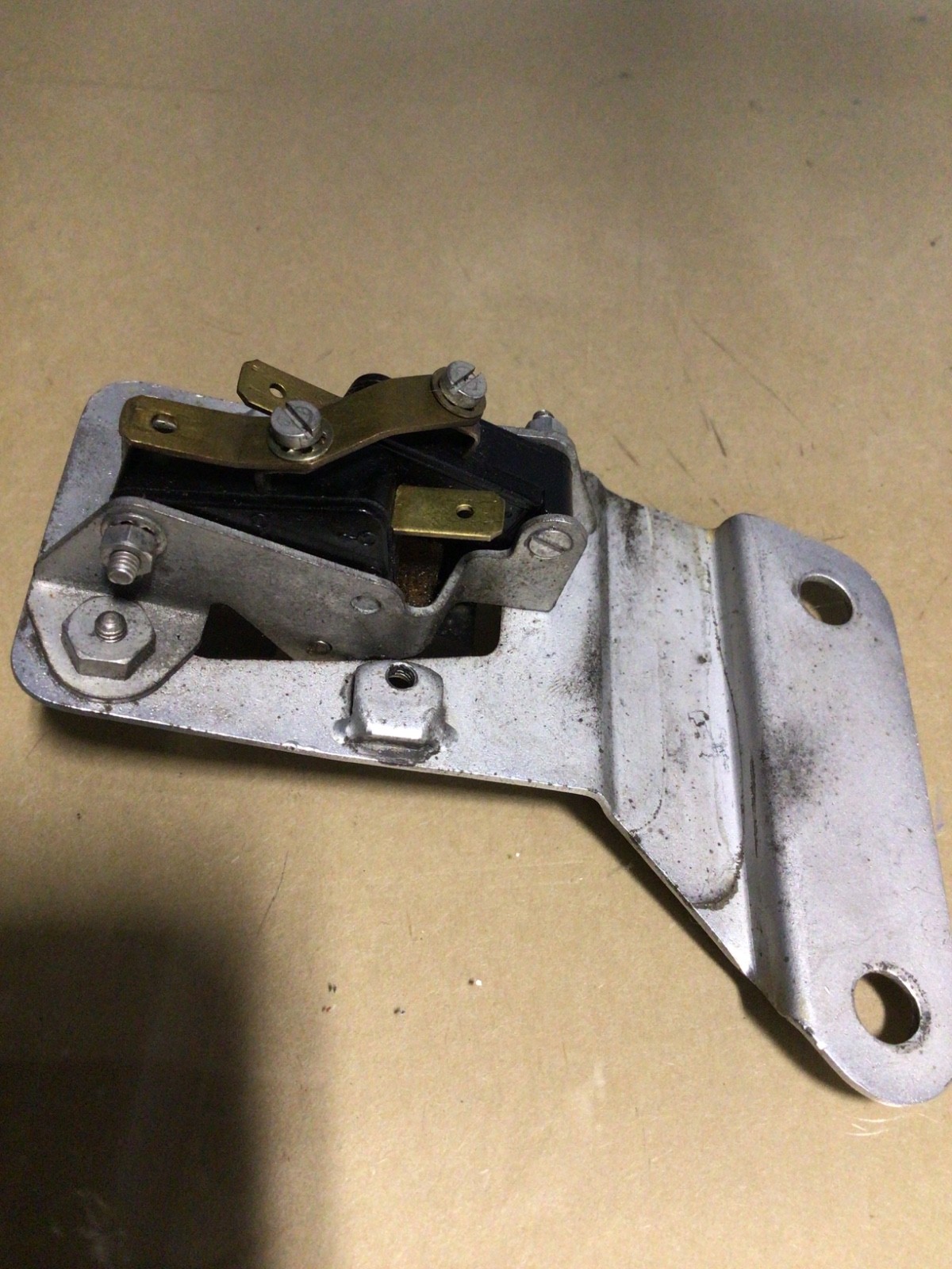 1966 - 1980 Rolls Royce Silver Shadow Wraith II Front Right Door Lock Switch