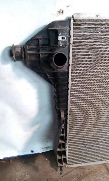 08-10 Radiador para camioneta Ford F250SD F350SD Foto 2 de 4