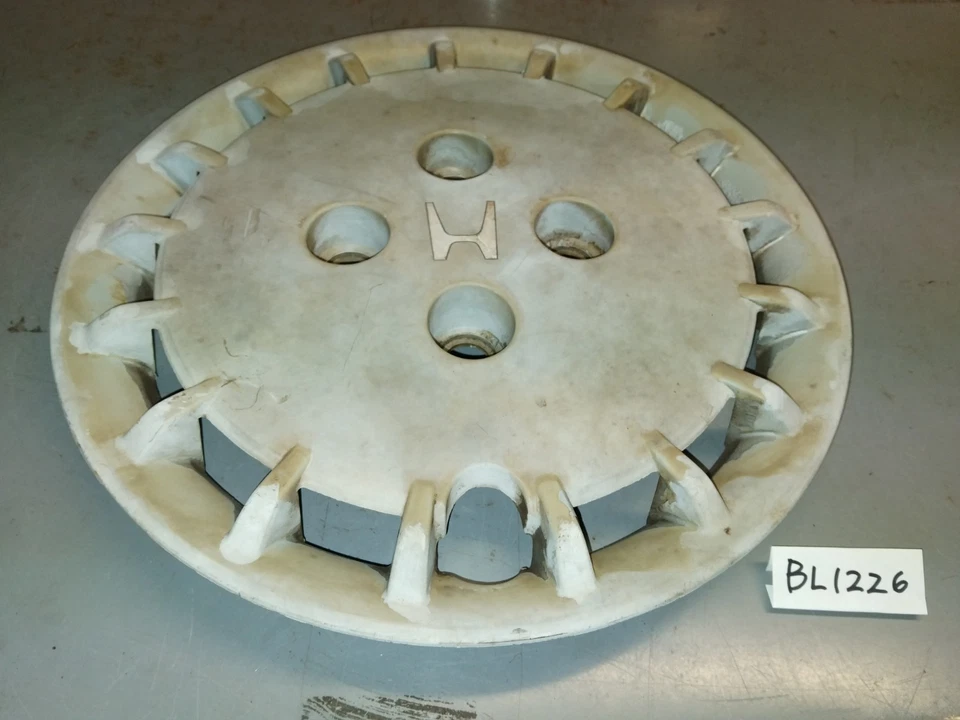 One 1990 1991 Honda Accord 14" hubcap Needs Love, Paint Too - See Details- Foto 3 de 4