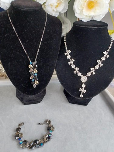 1 Flower Necklace Encrusted With Rhinestone, 1 Silver Tone Necklace + Bracelet