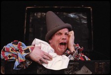 Photo:Bill Irwin actor 1980s clown performance portrait