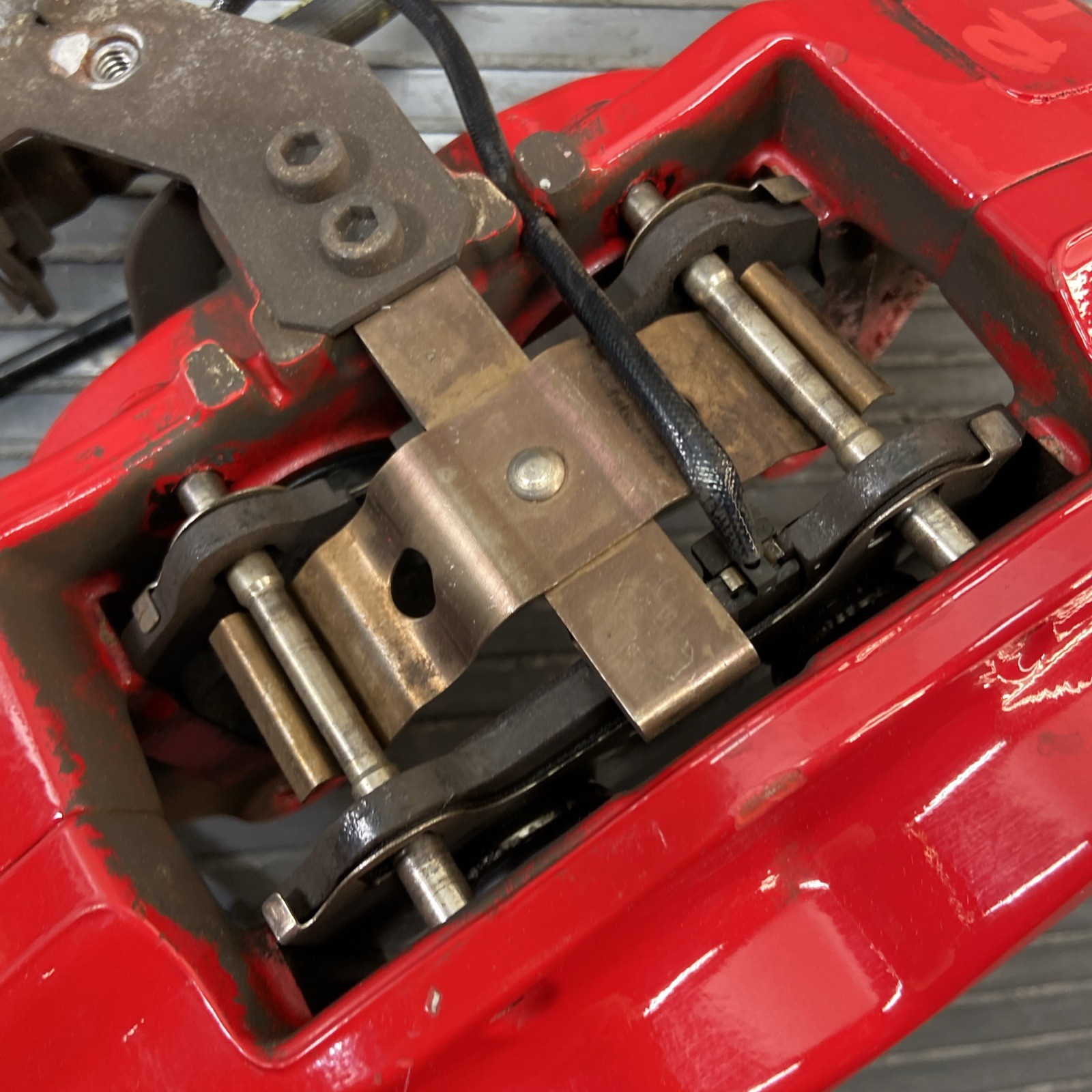2013-2016 Maserati Ghibli M157 3.0L RWD Rear Left Brake Caliper Red OEM *NOTE*