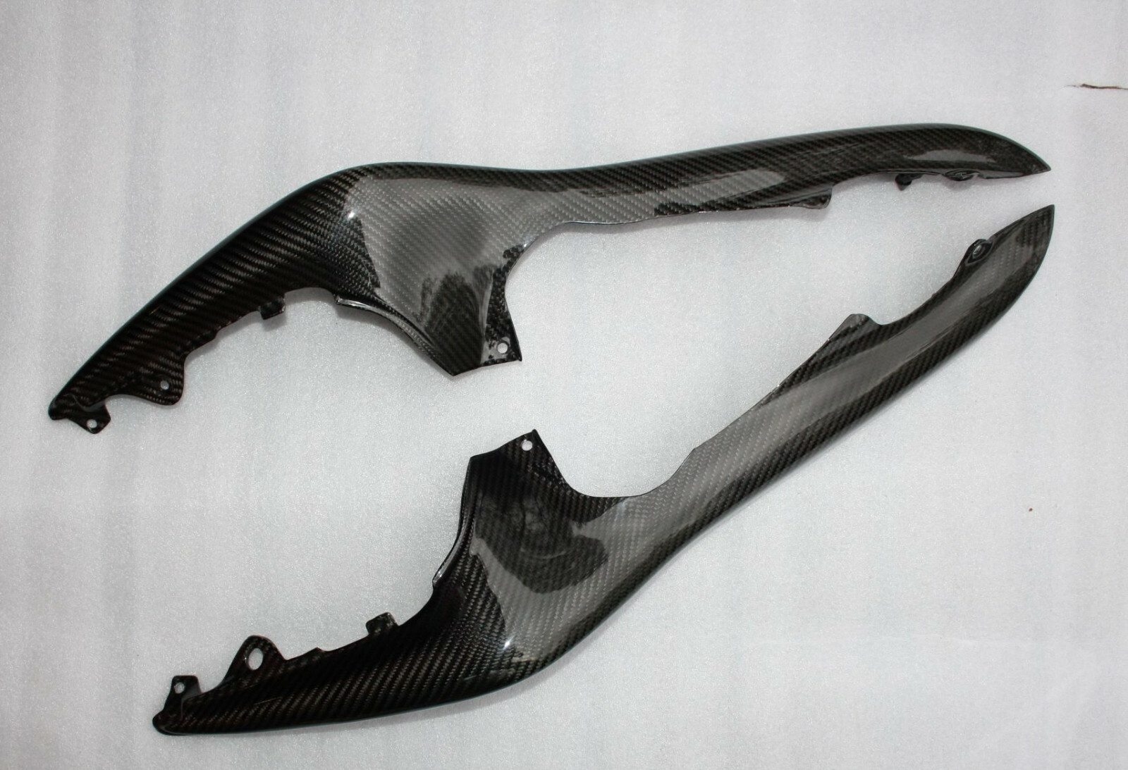 Flancs de coque arrière Suzuki GSX-S 1000 en carbone brillant haut de gamme