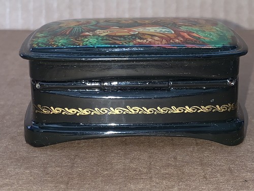 Russian Lacquer Handmade Jewelry Box from Palekh Slavic Folklore of the Firebird - Picture 6 of 7