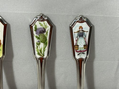 Vintage Set of 4 Avon Hospitality Spoons / Representing 4 Countries - Picture 3 of 10