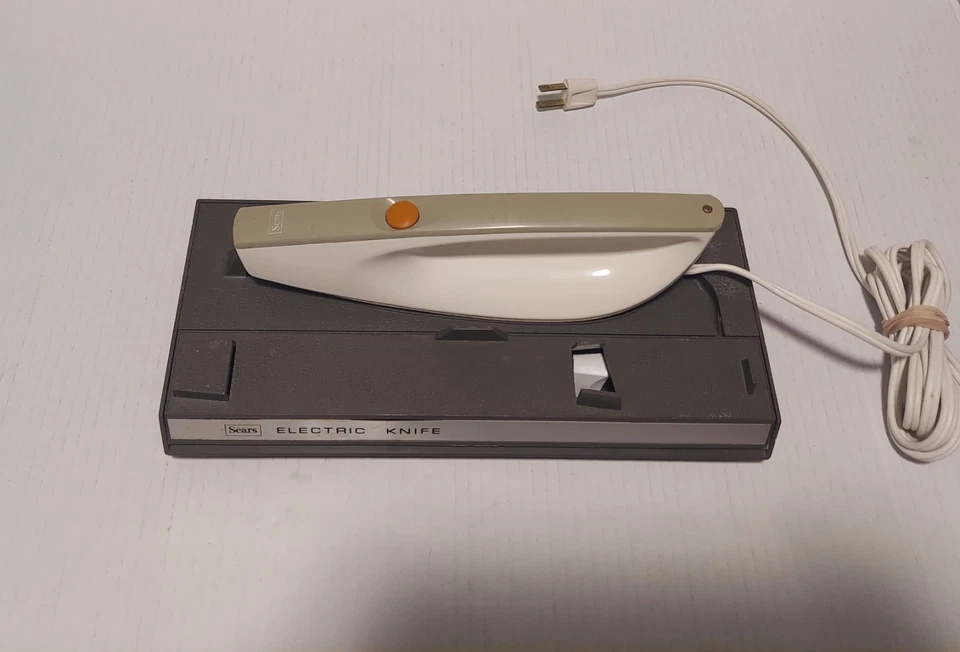 Cuchillo de talla eléctrico vintage Sears con estación de montaje en pared Foto 2 de 4