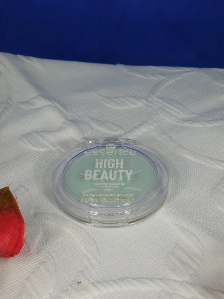 essence HIGH BEAUTY COMPACT POWDER VEGAN. 1018.4 - Bild 2 von 2