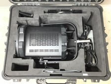 Fiilex Q8 Bi-Color LED Fresnel Travel Kit - Very Good Condition